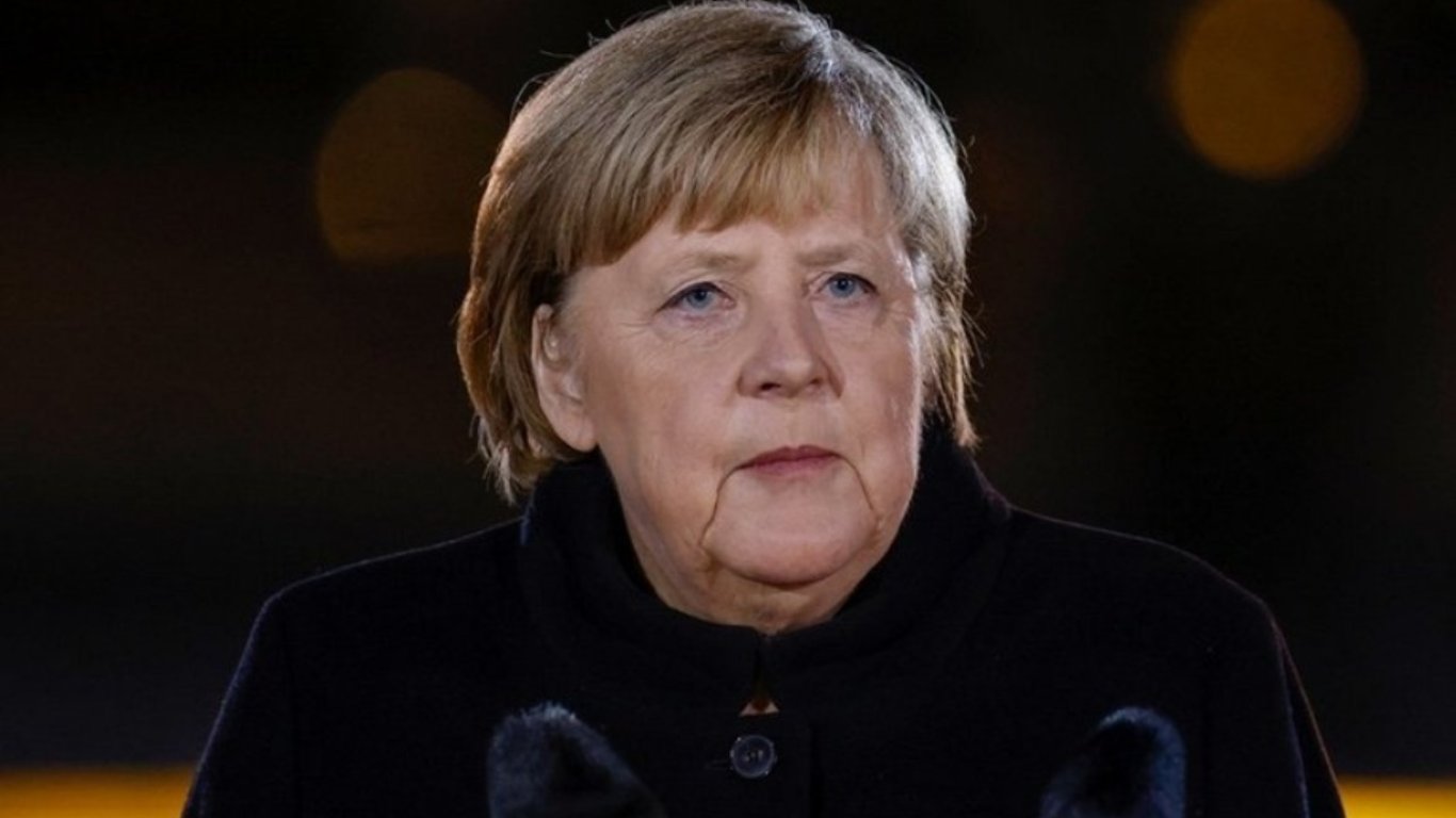 Меркель с мая заблокировала продажу оружия Украине через НАТО