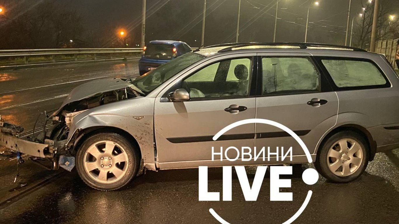 ДТП у Києві - водій та пасажири зникли після зіткнення