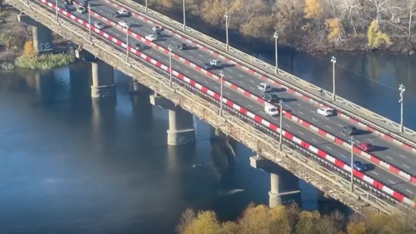 Мост Патона в Киеве - на аварийном мосту высадят кусты за полмиллиона