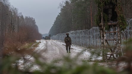 Белорусский генерал руководил мигрантами, штурмовавшими польскую границу - 285x160