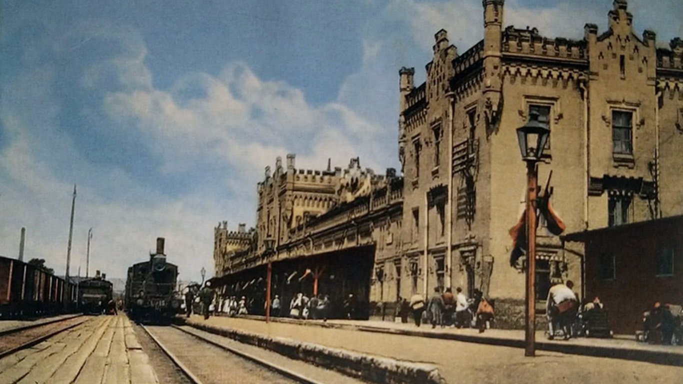 История Киева - в сети появились фото первого здания вокзала Киева