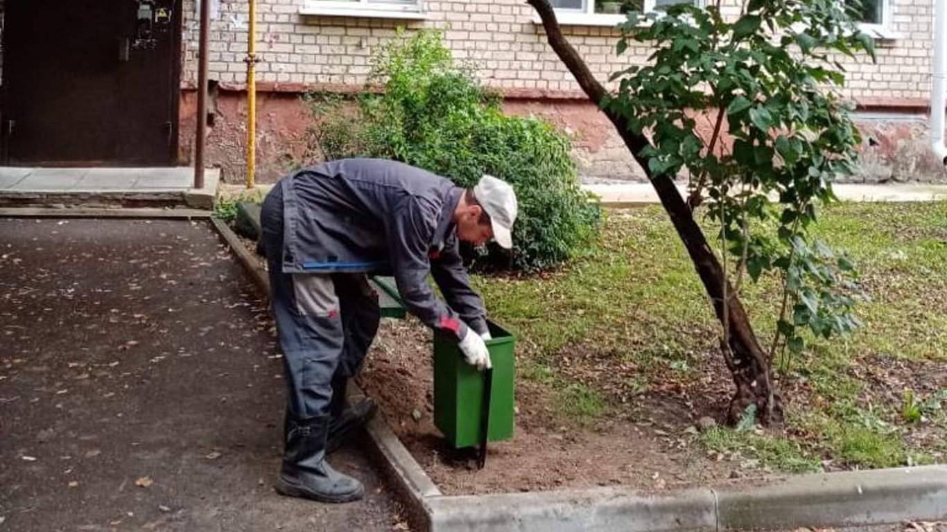 В Харькове мужчина воровал мусорные контейнеры