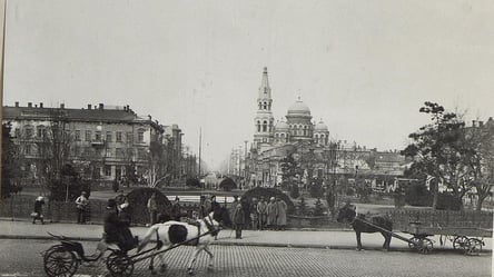Їздили підводи з кіньми: як виглядала Привокзальна площа Одеси у 1918 році. Історичне фото - 285x160