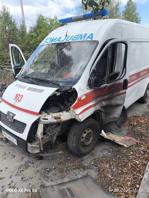 Розбите авто швидкої допомоги