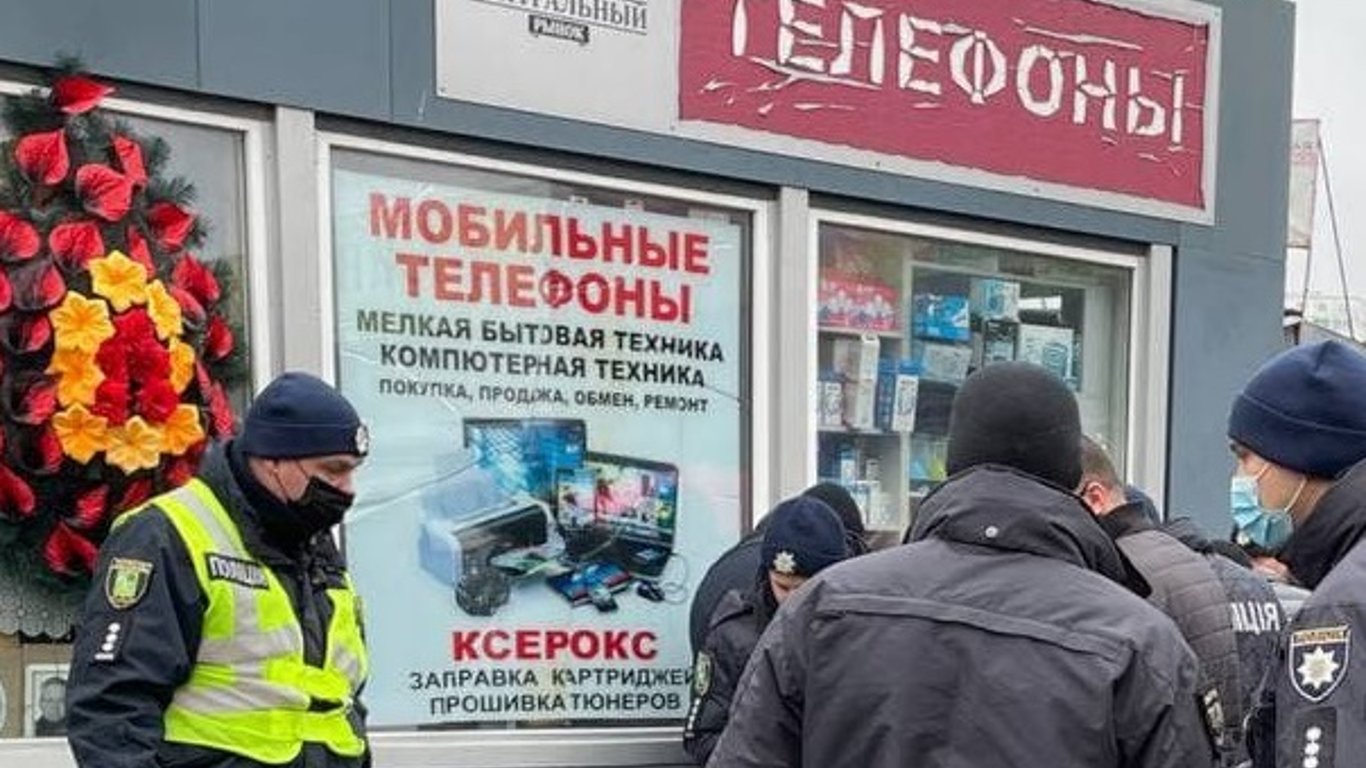 В Харькове на одном из рынков стреляли в человека