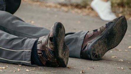 В Харькове прямо посреди улицы умер мужчина. Подробности и кадры - 285x160