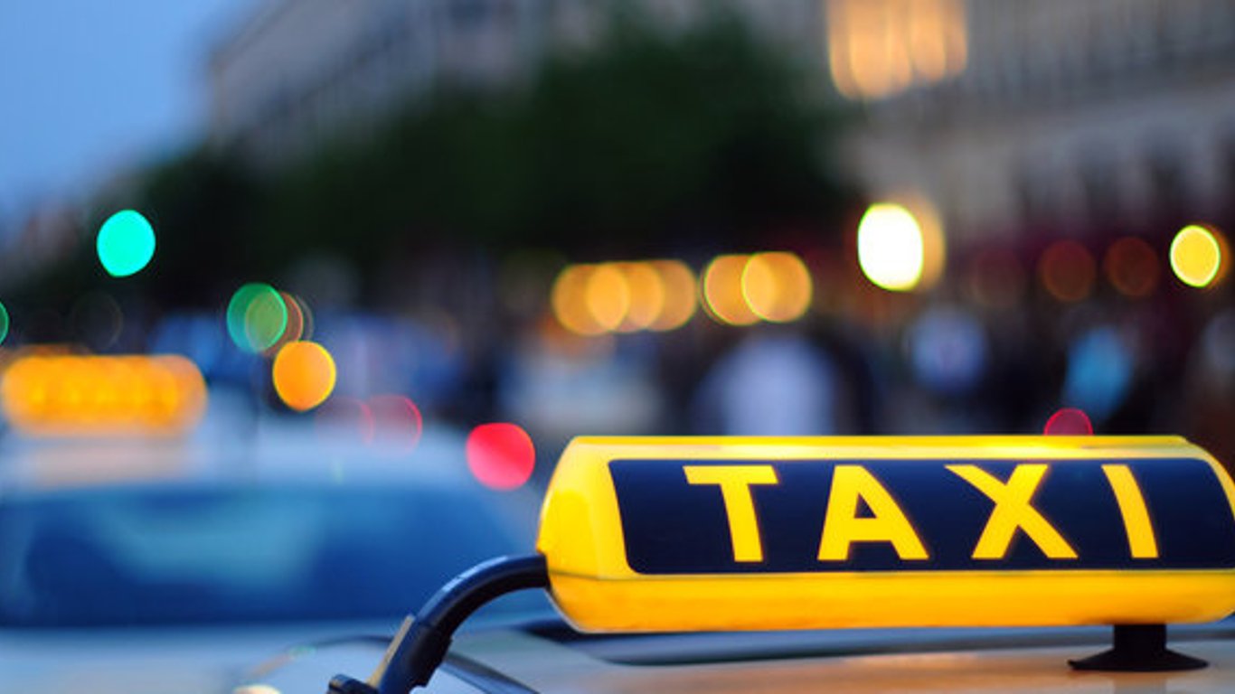 Почему таксисты могут ездить без прав и кто наживается на нелегальных перевозках