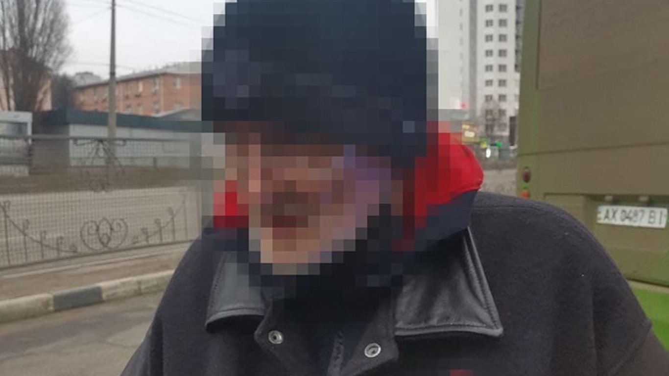 В Харькове мужчина угрожал ножом пассажирам общественного транспорта