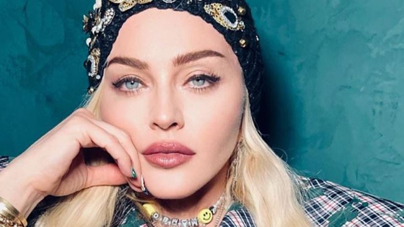Мадонна сильно отфотошопила свое лицо: певица выглядит очень молодо