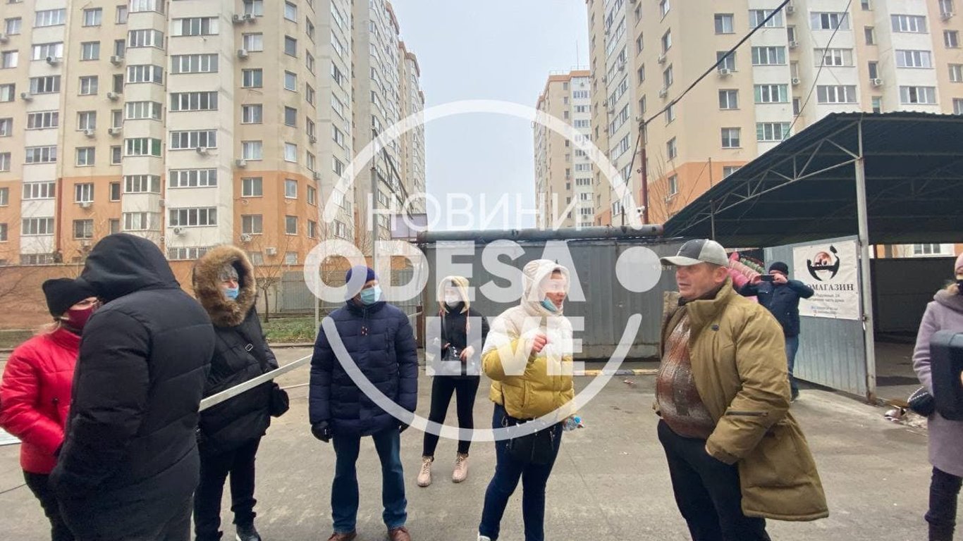 В Одессе жители новостройки переживают за свои дома