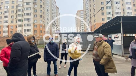 Риють котлован під парковку: в Одесі мешканці новобудови переймаються за свої будинки - 285x160