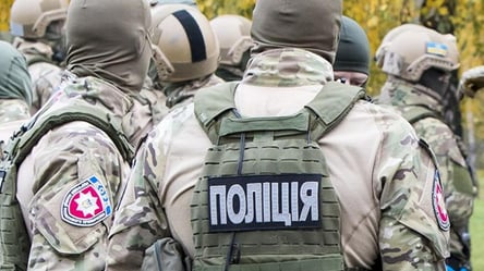 Блогер плюнув харківському копу в обличчя, поліція провела затримання. Фото та деталі - 285x160