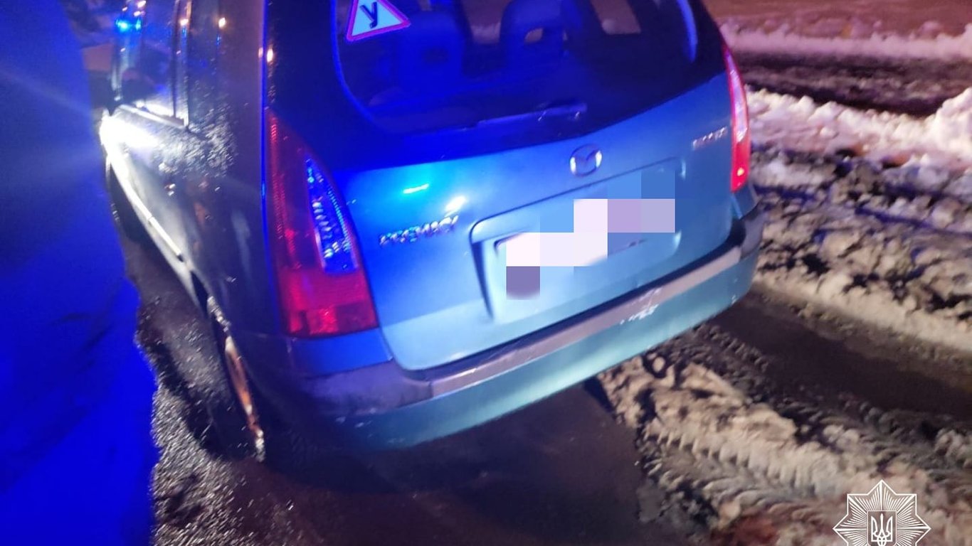 Во Львове пьяный водитель ударил две машины-фото