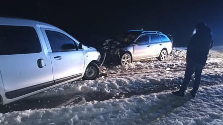 На Львівщині дві автівки зіткнулись "лоб у лоб" на мості: чи є постраждалі - 285x160