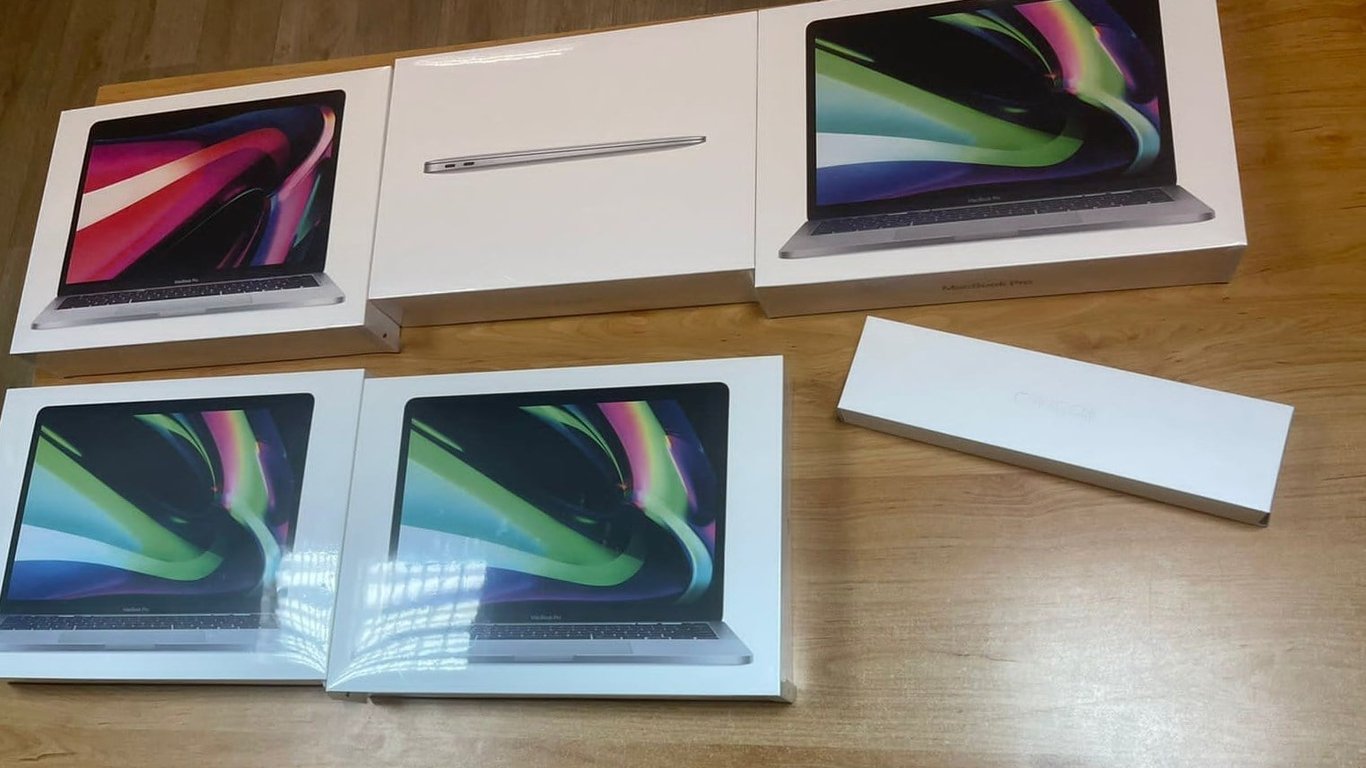 Посилка з контрабандою  Apple на Львівщині - техніку вилучили