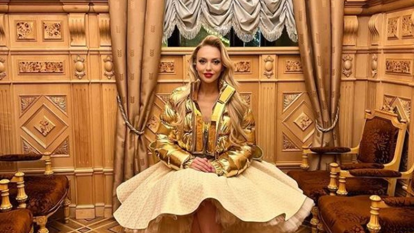 Оля Полякова поділилася новим екстравагантним вбранням