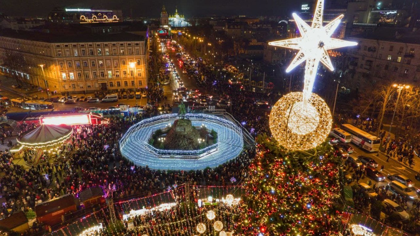 В Киеве открыли главную новогоднюю елку- что известно