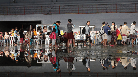 Число жертв на Филиппинах из-за тайфуна "Рай " возросло до 75 человек - 285x160
