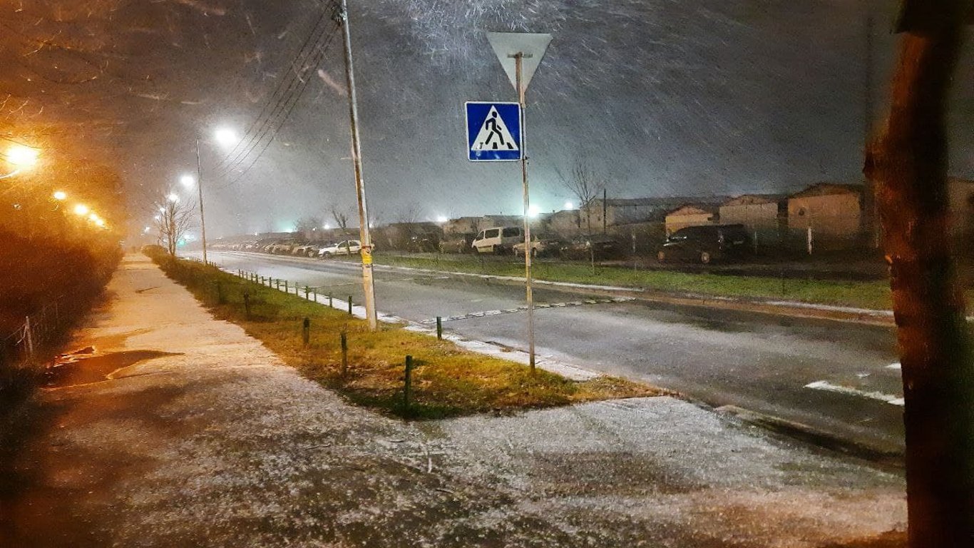 Снег и метель в Киеве - красиво и внезапно