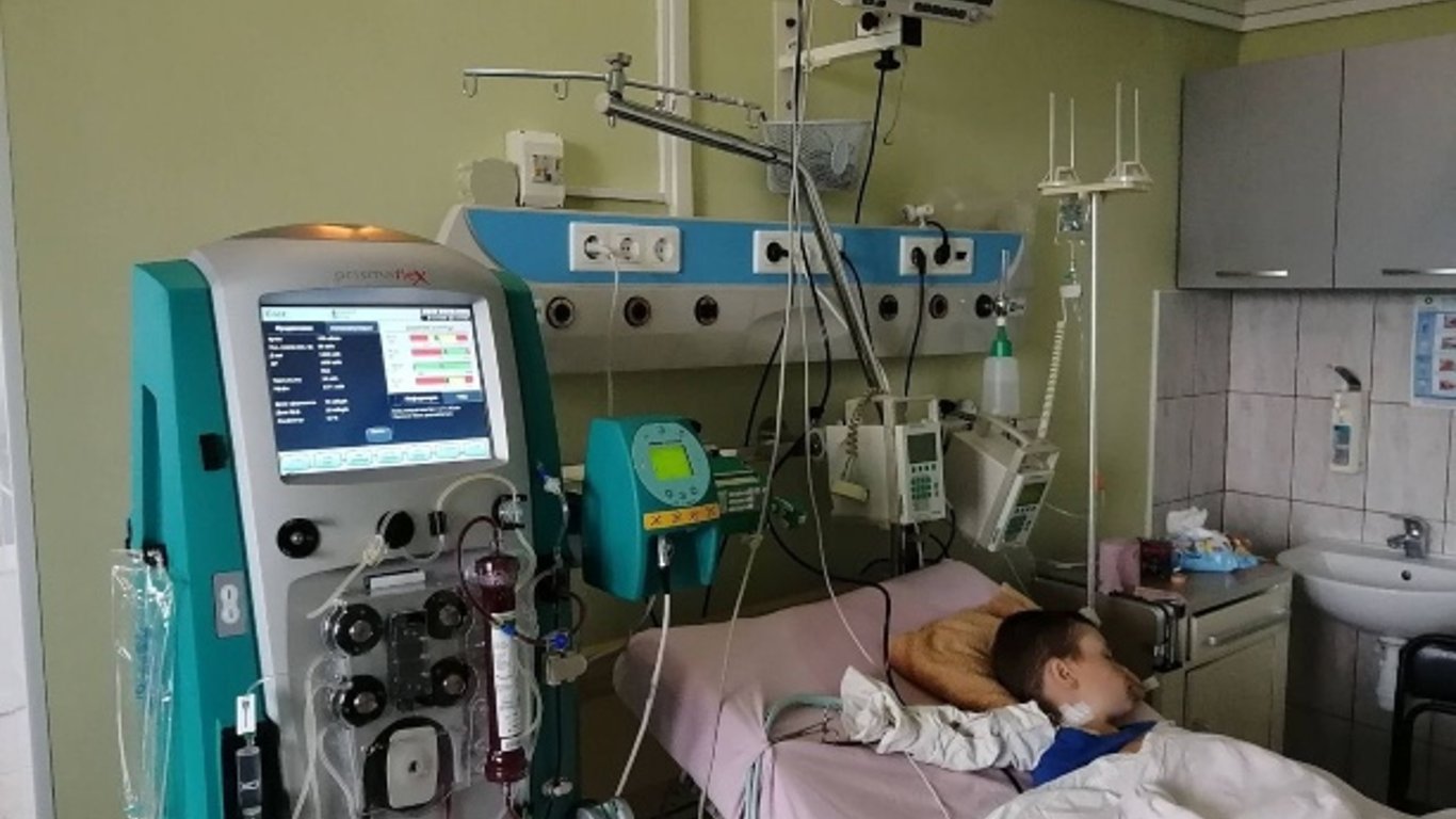 В Западноукраинском специализированном детском медицинском центре спасли жизнь 16-летнему парню
