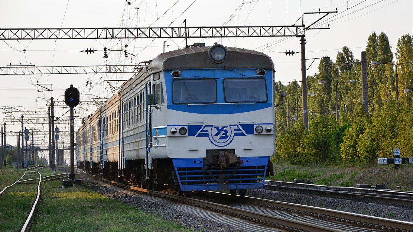Городская электричка - в Киеве отменили рейсы 14 электричек