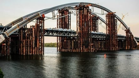 Бюджетная пропасть: на Подольский мост снова выделили полмиллиарда гривен - 285x160