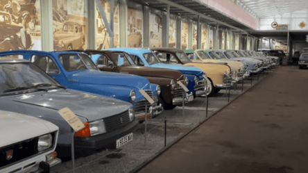 Мотоколяски и правительственные лимузины: в Киеве создадут уникальный музей ретро-авто. Видео - 285x160