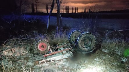 Под Киевом произошла трагедия: трактор влетел в кювет - 285x160
