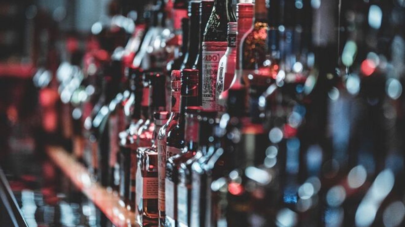 В Киеве суд признал законным запрет на продажу алкоголя в ночное время
