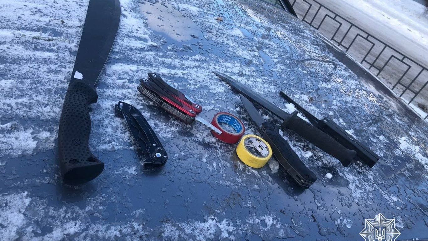 Наркотики Киев - полиция остановила авто для проверки документов и нашла наркотики - фото