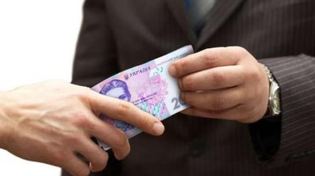 У Києві держслужбовець вимагав хабар $ 2 тис., а отримав термін: подробиці - 285x160