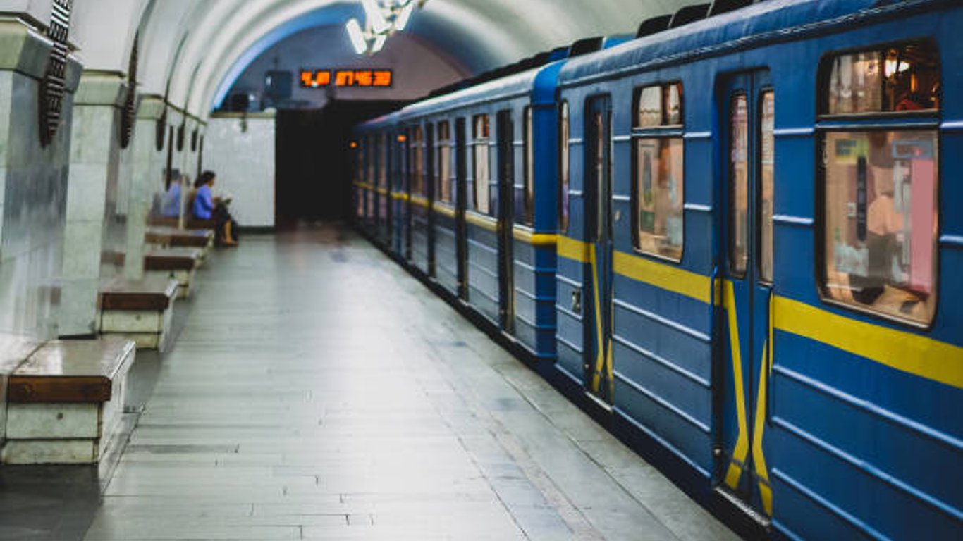 У Харкові на станції метро зачинили вестибюль через мінування