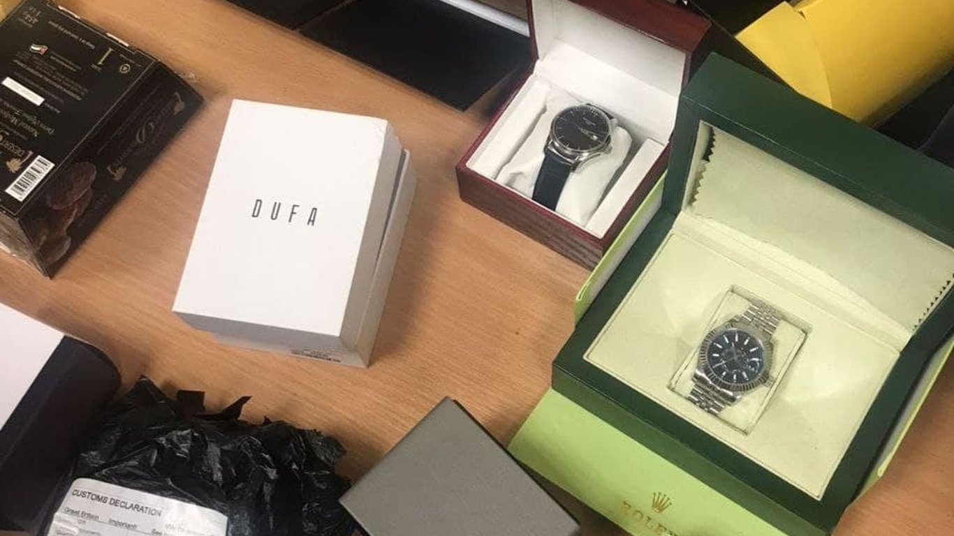 На Львівщині спіймали контрабандиста - чоловік намагався провезти годинники сумою на 2 млн грн