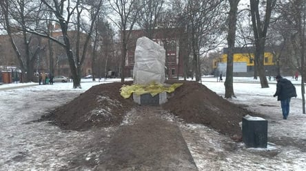 В Харькове восстановили Памятный знак, который более сотни раз подвергался атакам вандалов - 285x160