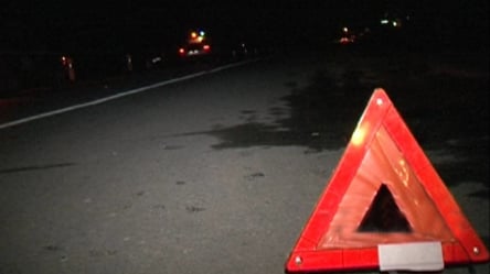 ДТП на Броварском проспекте: водителя пытаются спасти из покореженного авто. Видео - 285x160