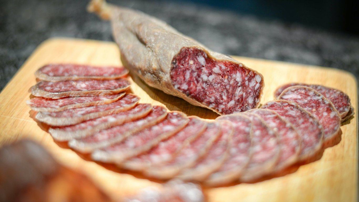 В Украине вместо мяса продают колбасный фальсификат