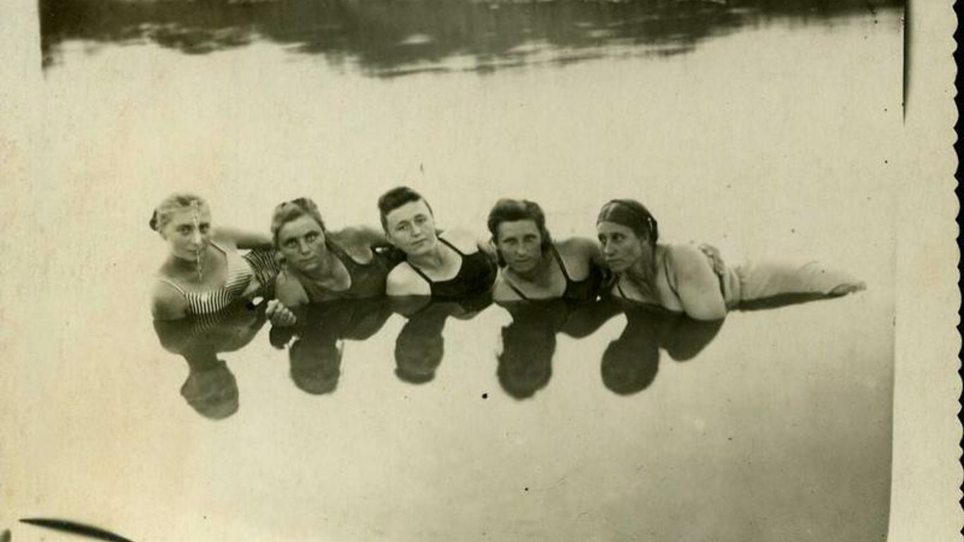 4 приклади, як жінки носили купальники в СРСР