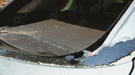 Разбивал по ночам стекла в автомобилях: суд приговорил харьковчанина за кражи - 285x160