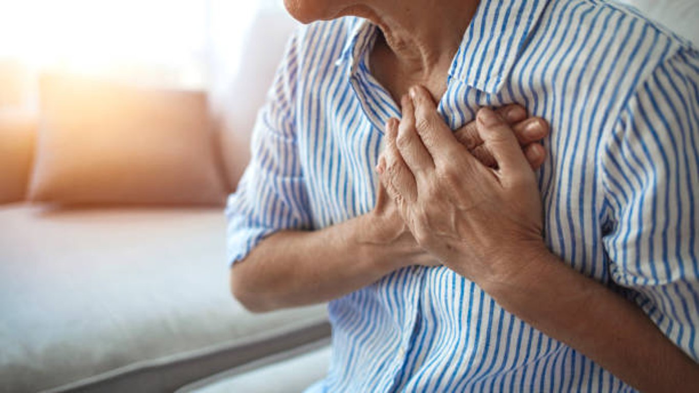 7 неочевидних симптомів, які свідчать про захворювання серця у чоловіків