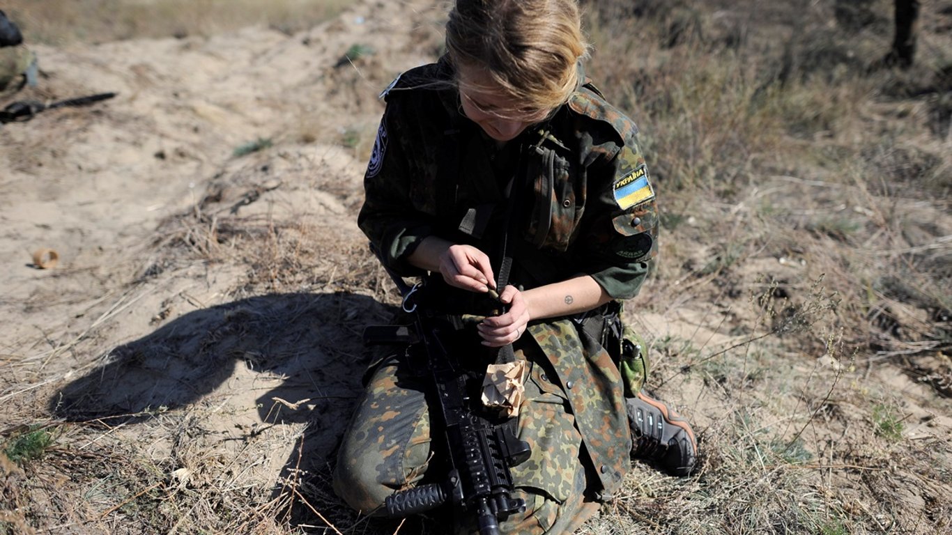 Воинский учет для женщин: что означает и при каких условиях украинок могут призвать на службу