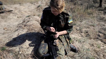 Воинский учет для женщин: что означает и при каких условиях украинок могут призвать на службу - 285x160