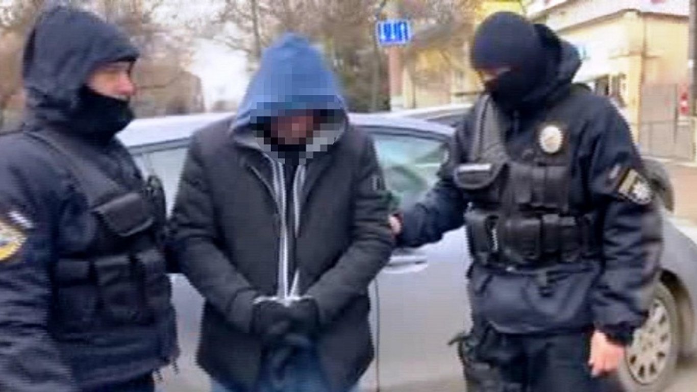В Одессе задержали мужчину с пистолетом