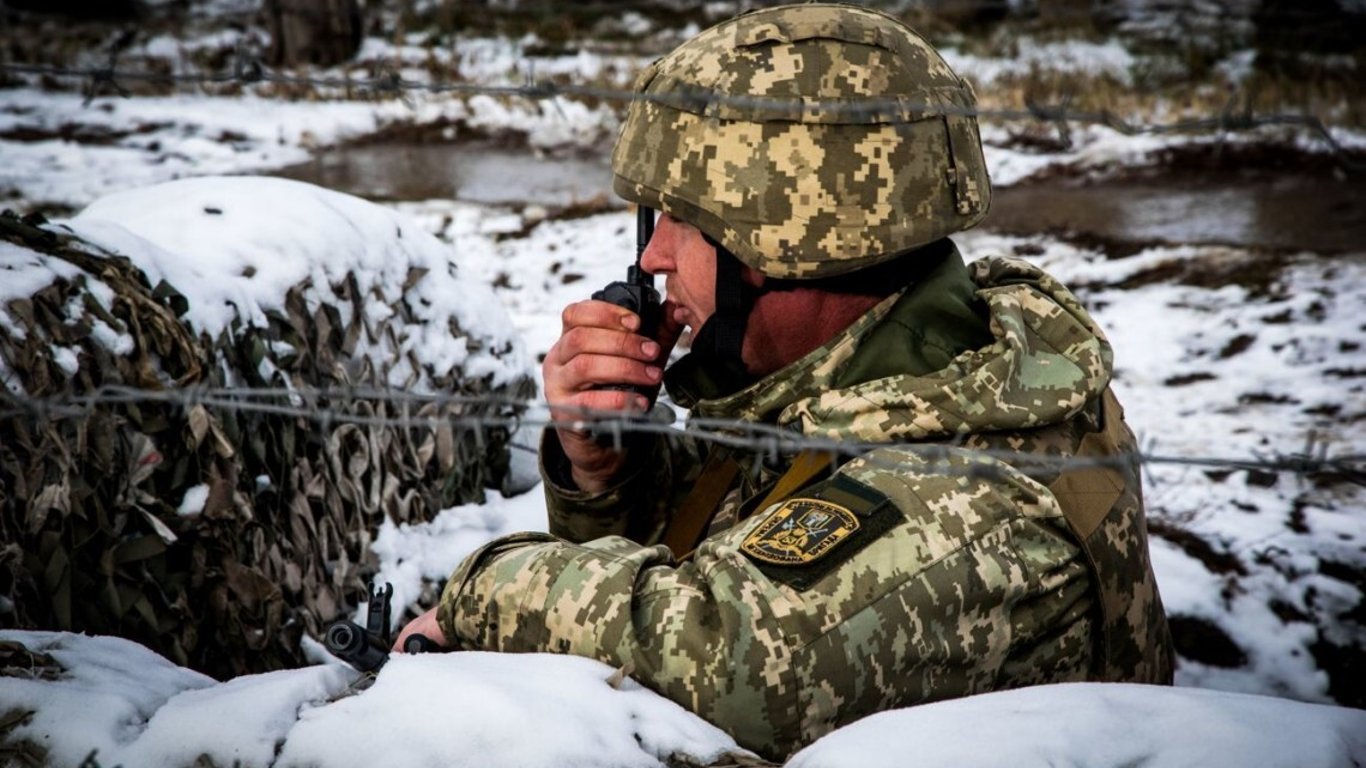 Боевики на Донбассе трижды обстреляли украинские позиции