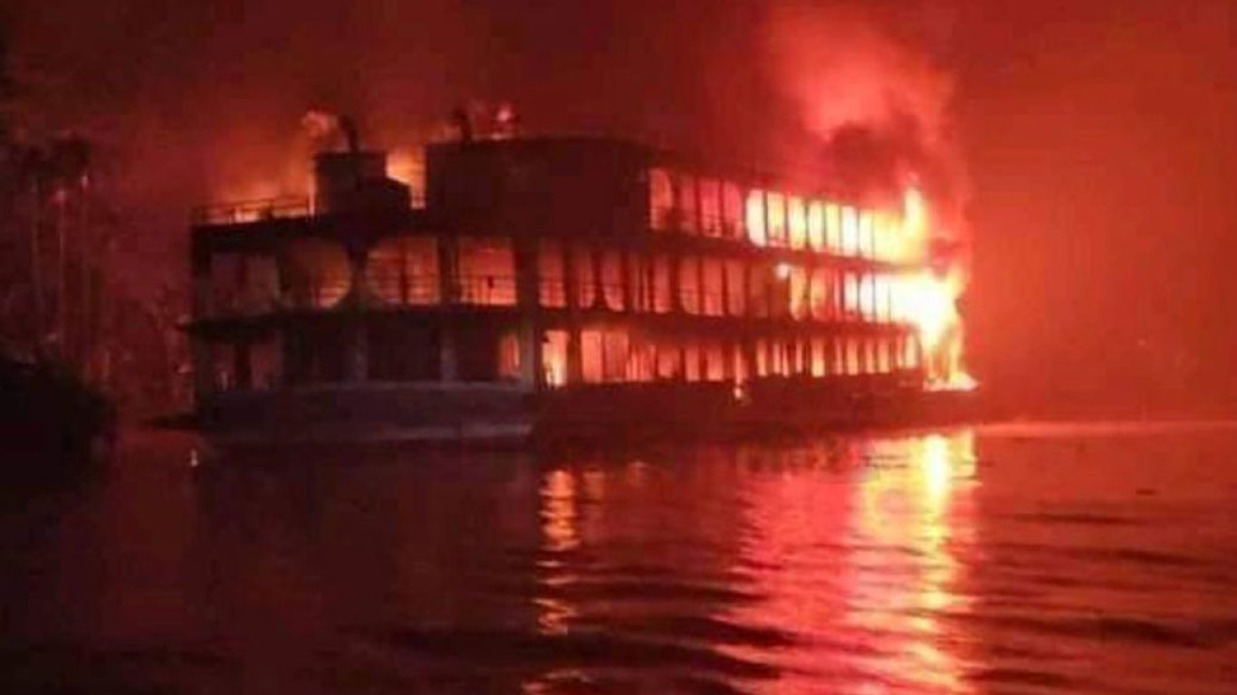 Пожежа на поромі в Бангладеш - число загиблих досягло 30
