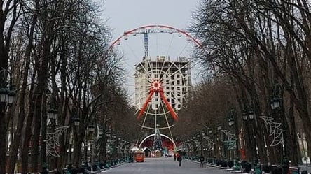 Харьковчане возмущены строительством многоэтажки позади колеса обозрения. Кто согласовал проект - 285x160