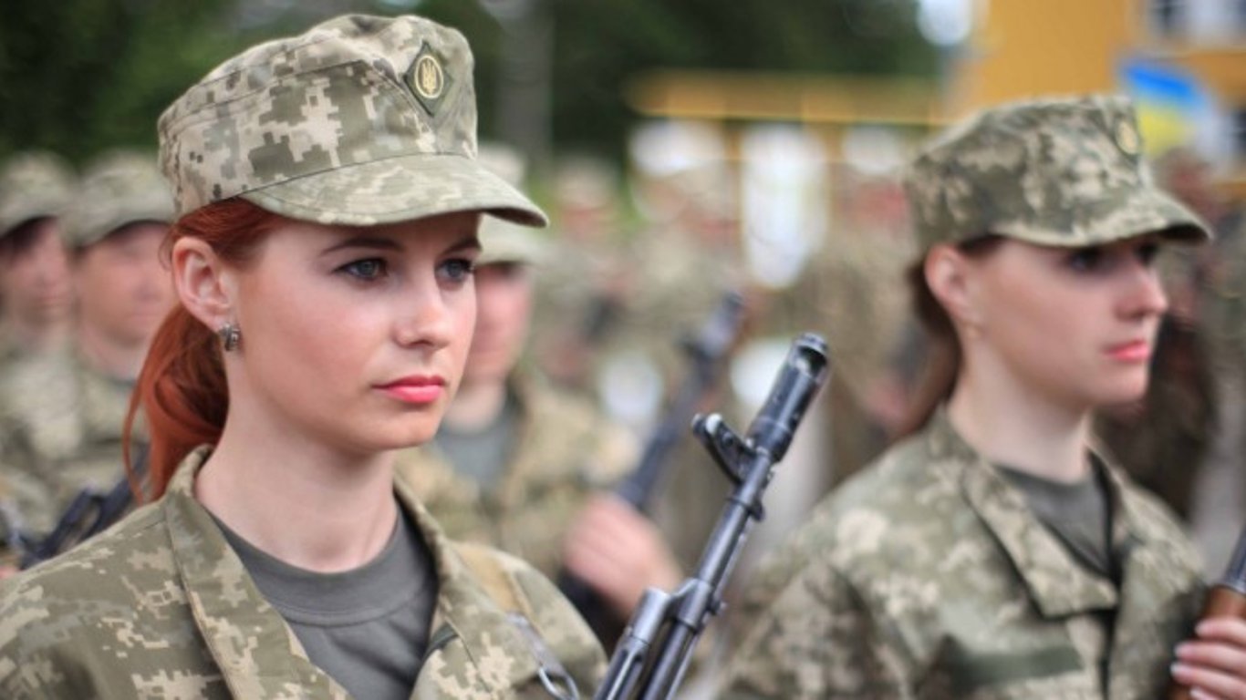 Как женщинам встать на воинский учет в Украине - подробности