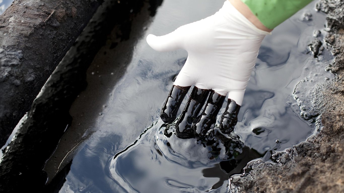 В Одеській області водій забруднив довкілля нафтопродуктами