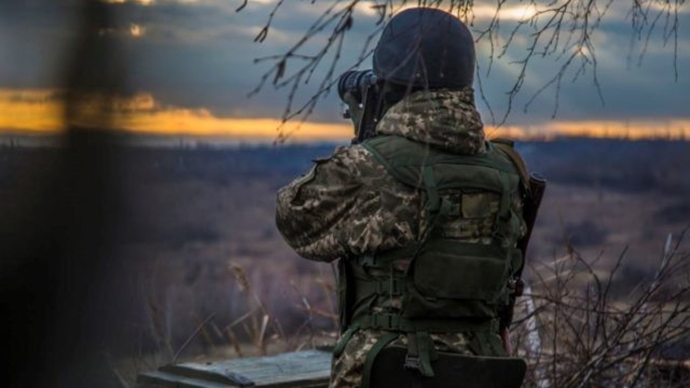 Обстрелы на Донбассе ранили украинского военнослужащего