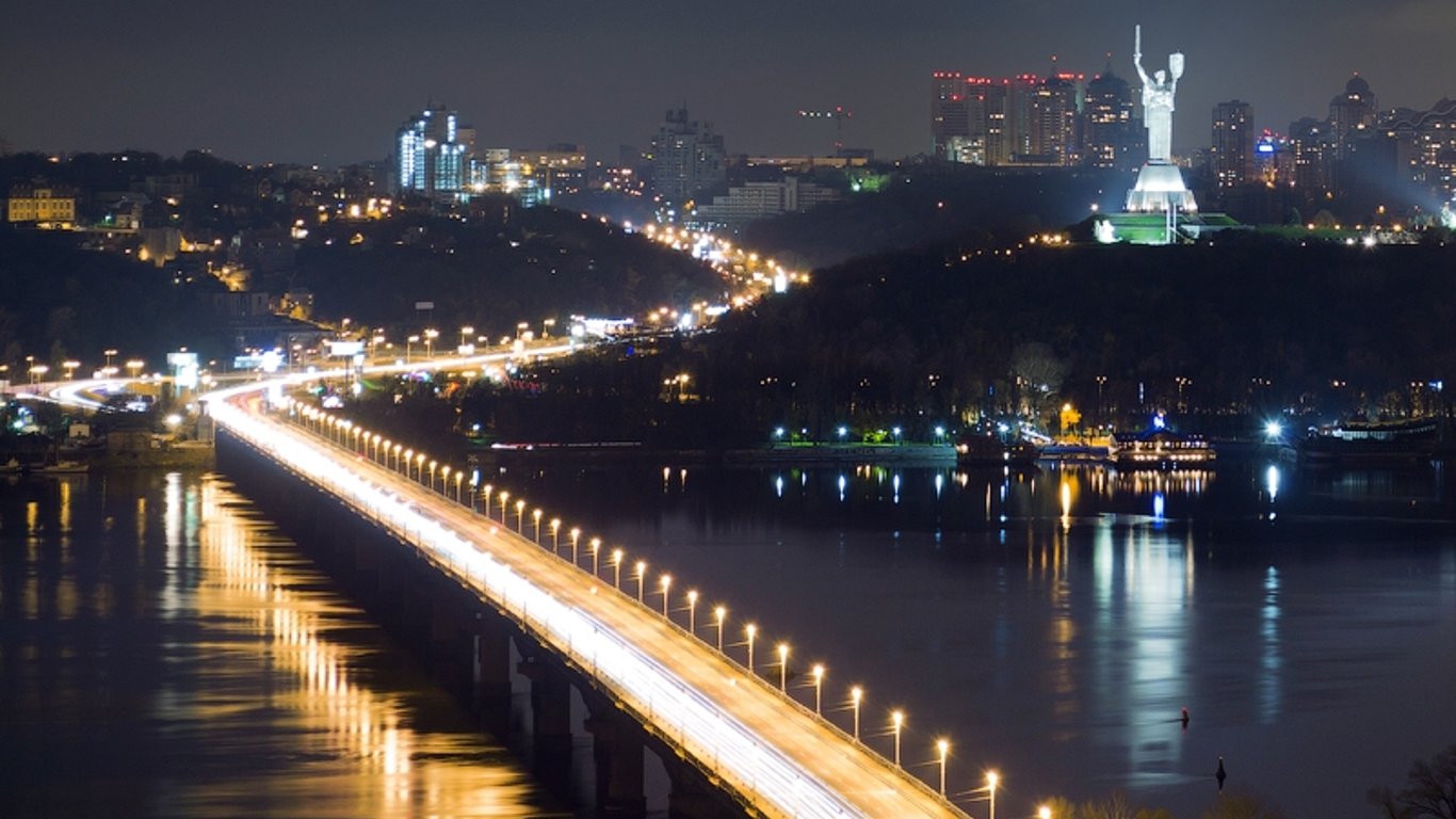 В Киеве заминировали мост Патона - что известно