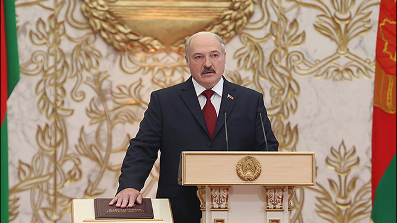 Лукашенко прибрав із конституції Білорусі без'ядерний та нейтральний статус